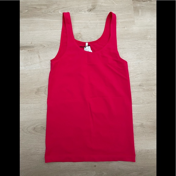 Aritzia Babaton Bowie Tank - Picture 1 of 3